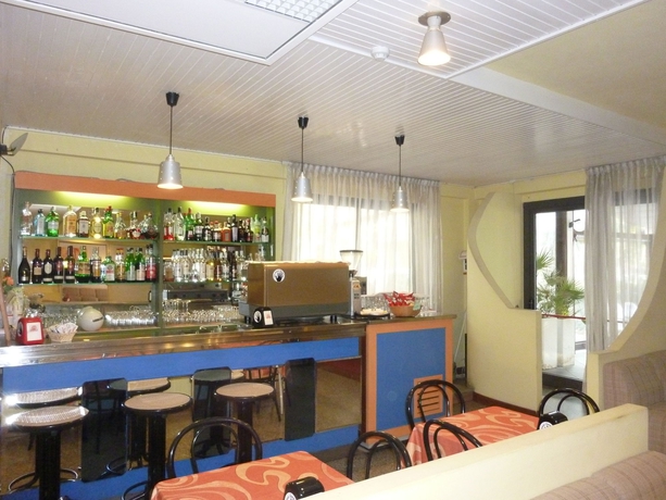 Imagen del bar/restaurante del Hotel Apis, Rimini. Foto 7
