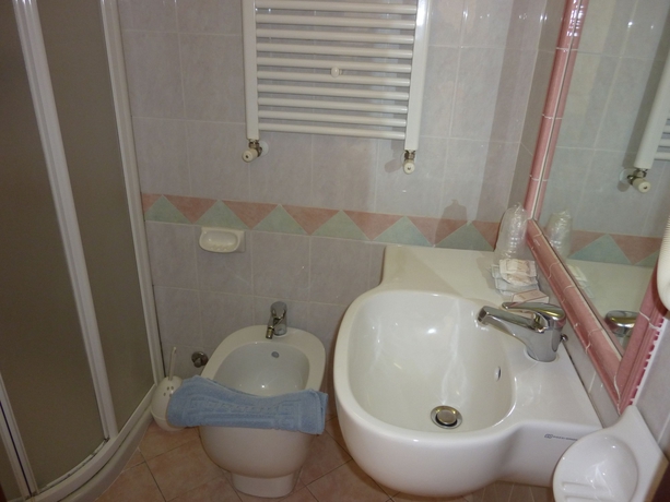 Imagen de la habitación del Hotel Apis, Rimini. Foto 12