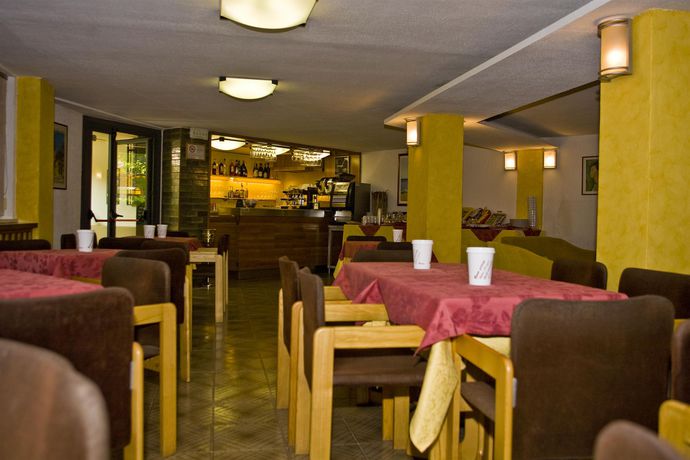 Imagen del bar/restaurante del Hotel Aplō. Foto 8