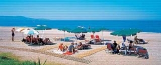 Imagen de los exteriores del Hotel Apladas Beach. Foto 6