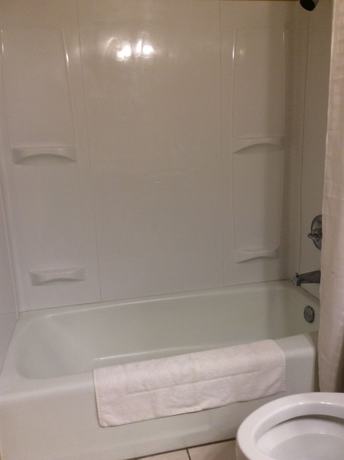 Imagen de la habitación del Hotel Apm Inn and Suites, Martinsburg. Foto 7