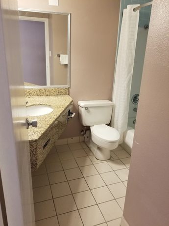 Imagen de la habitación del Hotel Apm Inn and Suites, Martinsburg. Foto 11