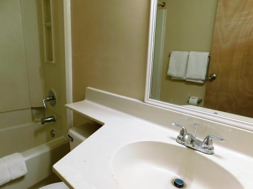 Imagen de la habitación del Hotel Apm Inn and Suites, Winchester. Foto 6