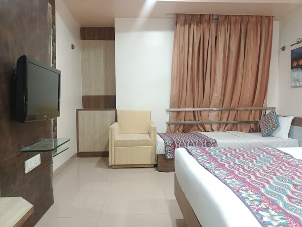 Imagen de la habitación del Hotel Apna Palace. Foto 17