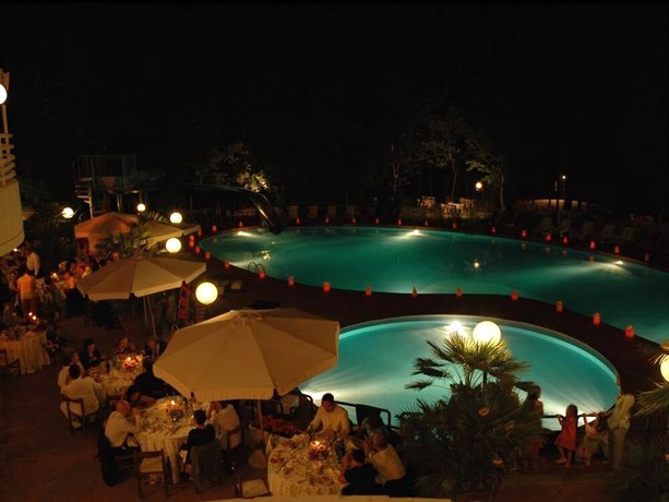 Imagen del bar/restaurante del Hotel Apogeo. Foto 6