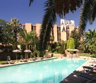 Imagen de la piscina del Hotel Apogia. Foto 5