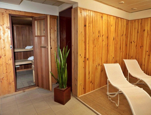 Imagen de la piscina del Hotel Apogia Paris. Foto 15