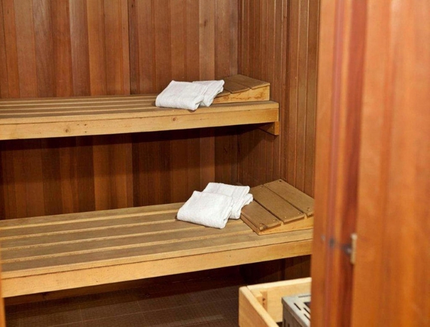 Imagen de la piscina del Hotel Apogia Paris. Foto 16