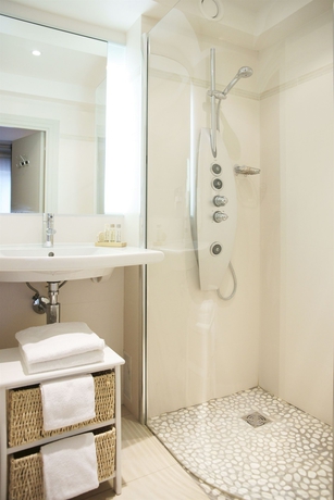 Imagen de la habitación del Hotel Apollinaire. Foto 9