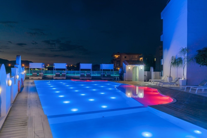 Imagen de la piscina del Hotel Apollo Apartments, Kavros. Foto 17