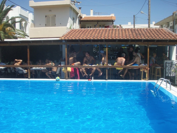Imagen de la piscina del Hotel Apollo Apartments, Plakias. Foto 10