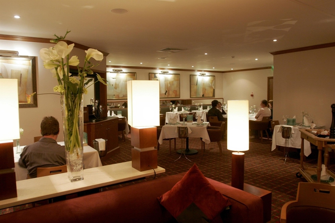Imagen del bar/restaurante del Hotel Apollo, Basingstoke. Foto 1