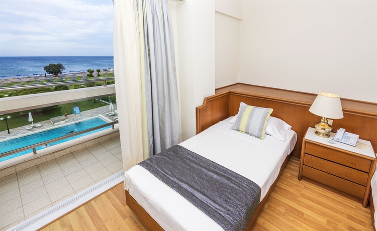 Imagen de la habitación del Hotel Apollo Beach. Foto 10