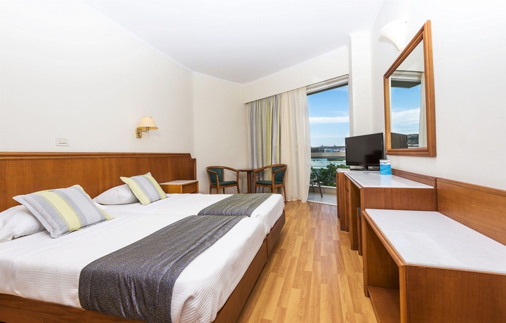 Imagen de la habitación del Hotel Apollo Beach, Faliraki. Foto 1
