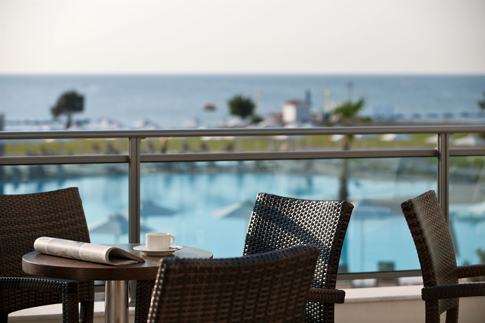 Imagen del bar/restaurante del Hotel Apollo Blue. Foto 3