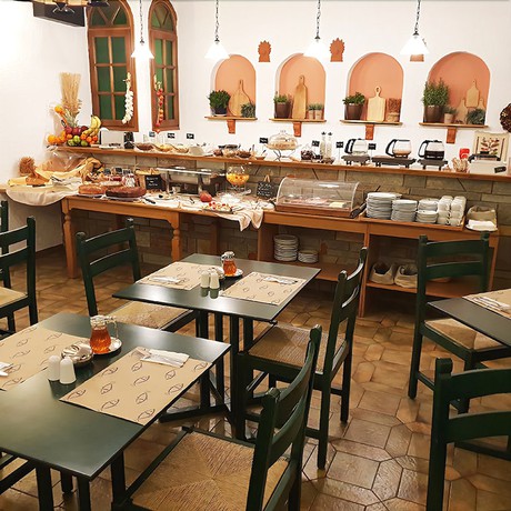 Imagen del bar/restaurante del Hotel Apollo, Delfos. Foto 2