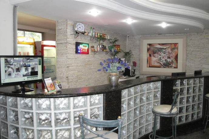 Imagen de los interiores del Hotel Apollo Inn Express. Foto 17