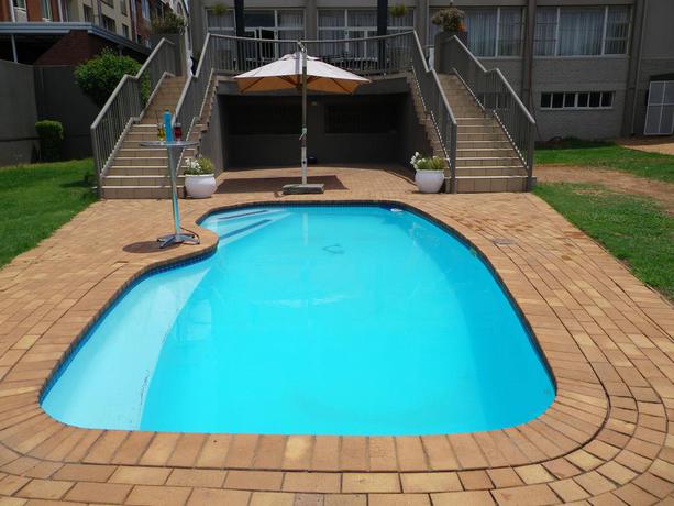 Imagen de la piscina del Hotel Apollo, Randburg. Foto 8