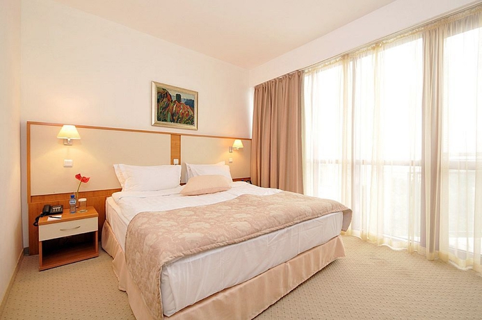 Imagen de la habitación del Hotel Apollo Spa Resort. Foto 6