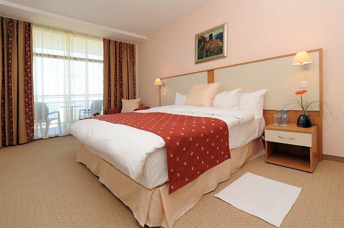 Imagen de la habitación del Hotel Apollo Spa Resort. Foto 7