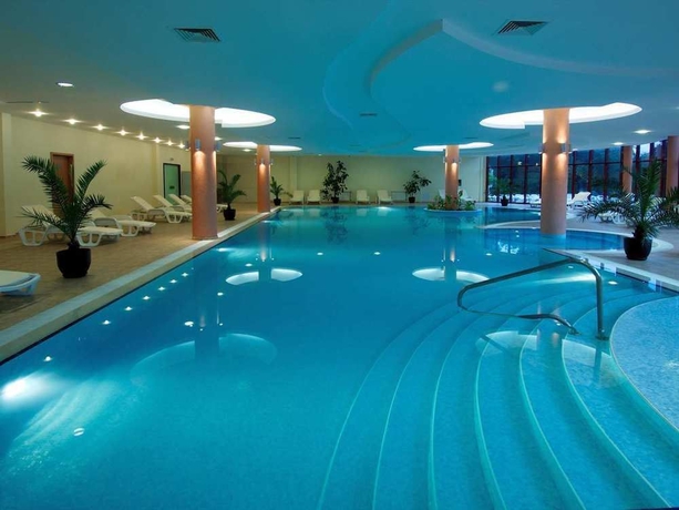 Imagen de la piscina del Hotel Apollo Spa Resort. Foto 14