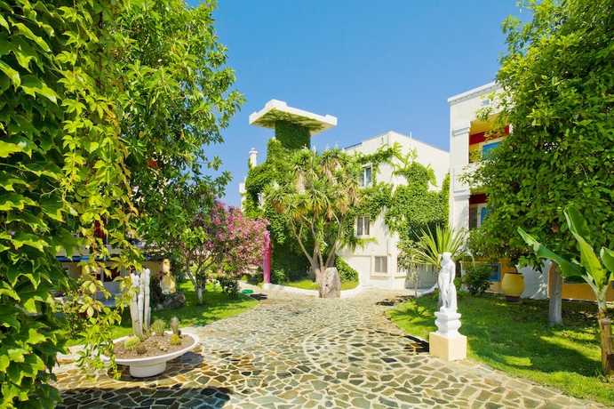 Imagen de los exteriores del Hotel Apollon, Lambi. Foto 11