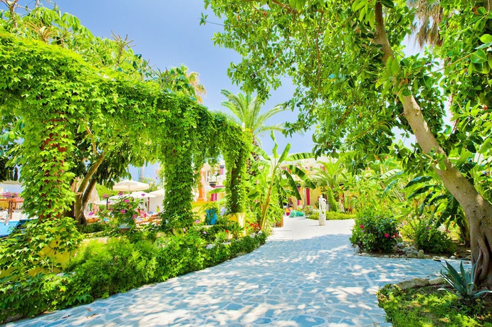 Imagen de los exteriores del Hotel Apollon, Lambi. Foto 12