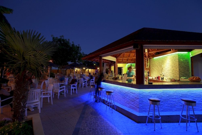 Imagen del bar/restaurante del Hotel Apollon, Lambi. Foto 4