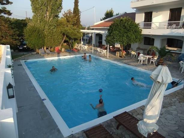 Imagen de la piscina del Hotel Apollon, Samos. Foto 18