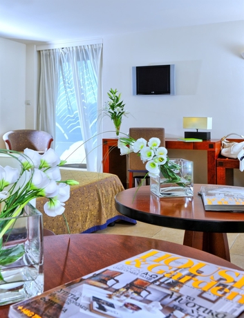 Imagen de la habitación del Hotel Apollonia Beach Resort and Spa. Foto 6