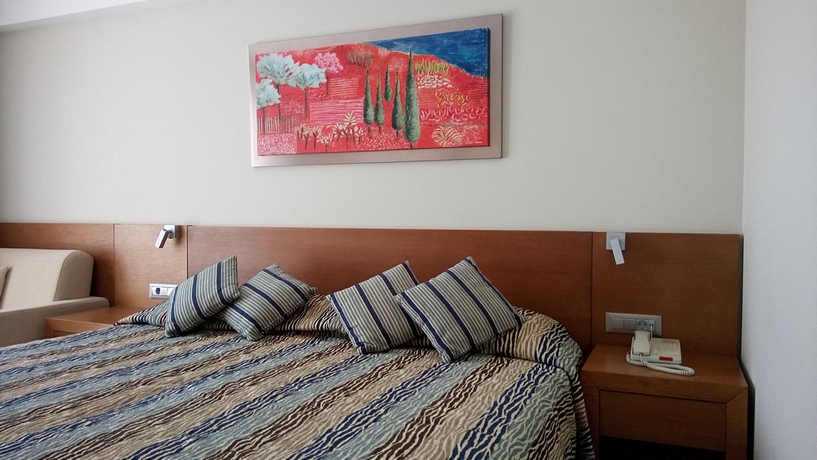 Imagen de la habitación del Hotel Apollonion Asterias Resort and Spa. Foto 4