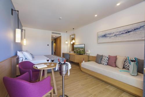 Imagen general del Hotel Apollonion Asterias Resort and Spa, Mantzivanata. Foto 4