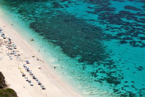 Imagen general del Hotel Apollonion Asterias Resort and Spa, Mantzivanata. Foto 8