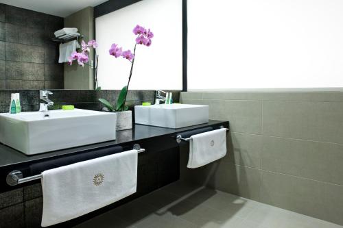 Imagen de la habitación del Hotel Apollonion Asterias Resort and Spa, Mantzivanata. Foto 18