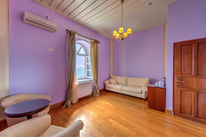 Imagen de los interiores del Hotel Apollonion Palace. Foto 19