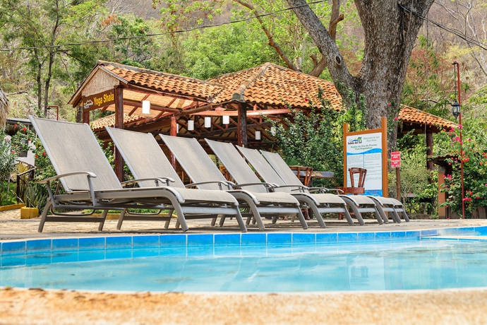 Imagen de la piscina del Hotel Apoyo Resort and Conference Center. Foto 12