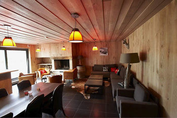 Imagen de los exteriores del Hotel Appart Laijola. Foto 14