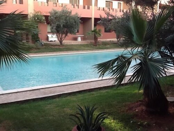 Imagen de la piscina del Hotel Appart de Vacances Janat Azaitoune. Foto 16