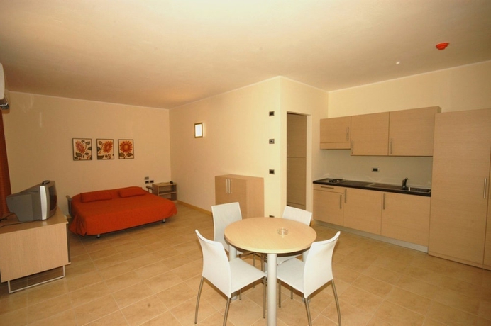 Imagen de la habitación del Hotel Appartamenti Castellaro. Foto 7
