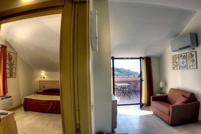 Imagen de la habitación del Hotel Appartamenti Castellaro. Foto 10
