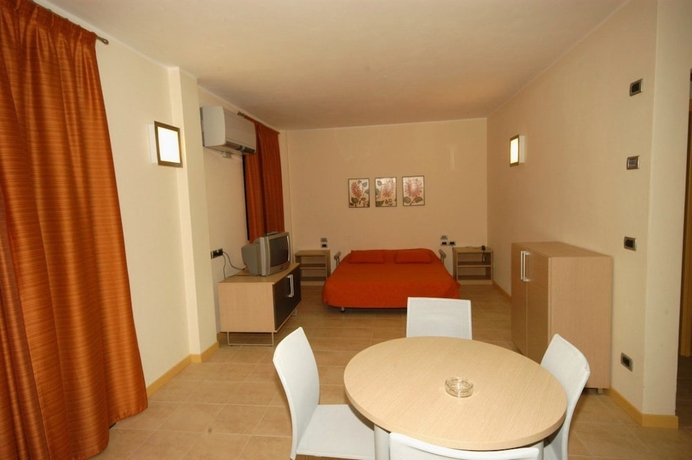 Imagen de la habitación del Hotel Appartamenti Castellaro. Foto 12