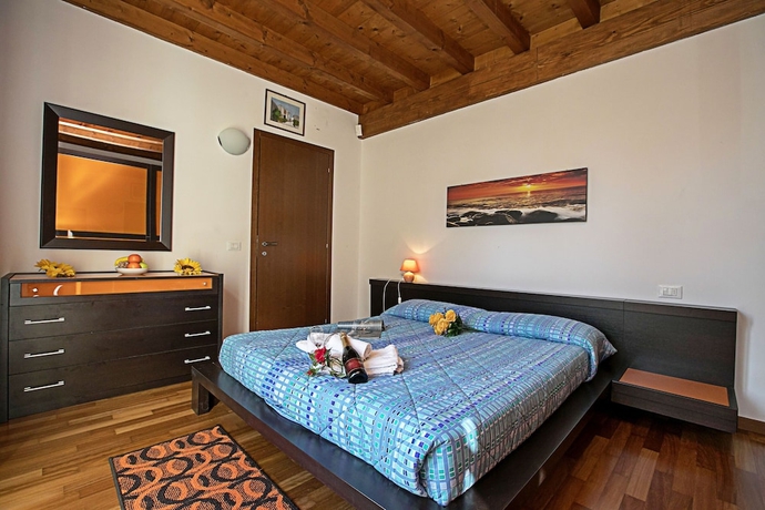 Imagen de la habitación del Hotel Appartamento Patrizia Manerba Resort. Foto 2
