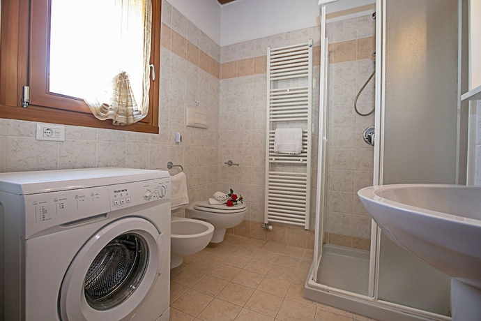 Imagen de la habitación del Hotel Appartamento Patrizia Manerba Resort. Foto 13