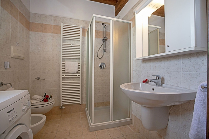Imagen de la habitación del Hotel Appartamento Patrizia Manerba Resort. Foto 14