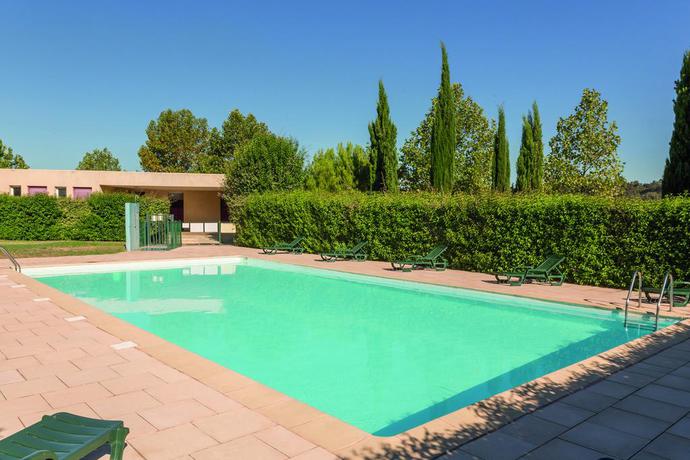 Imagen de la piscina del Hotel Appart'city Classic Aix En Provence - Fuveau. Foto 5