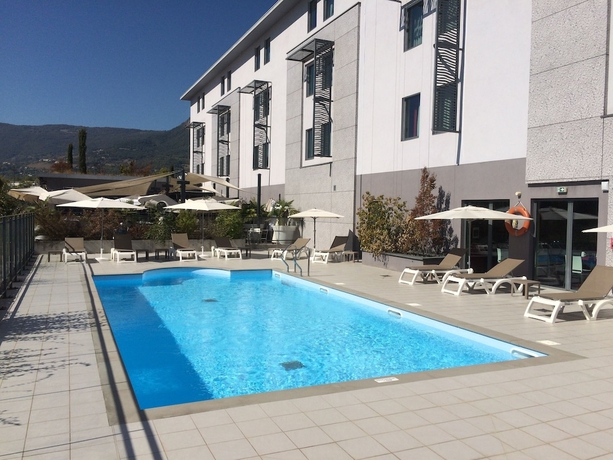 Imagen de la piscina del Hotel Appart'city Confort Grenoble Inovallée. Foto 18