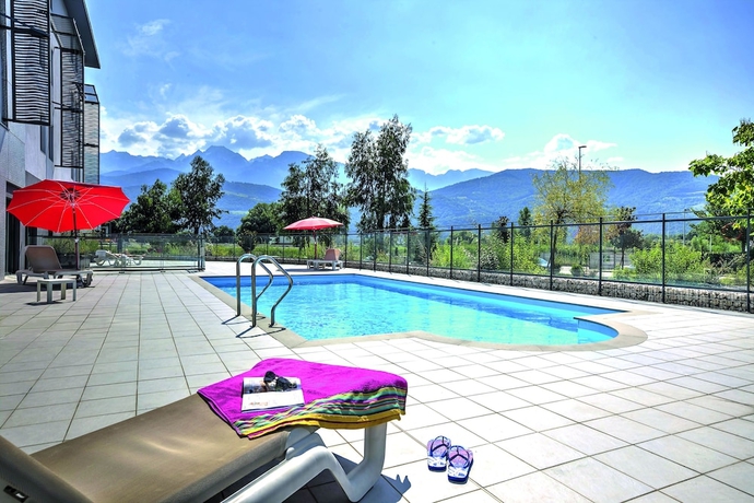 Imagen de la piscina del Hotel Appart'city Confort Grenoble Inovallée. Foto 19