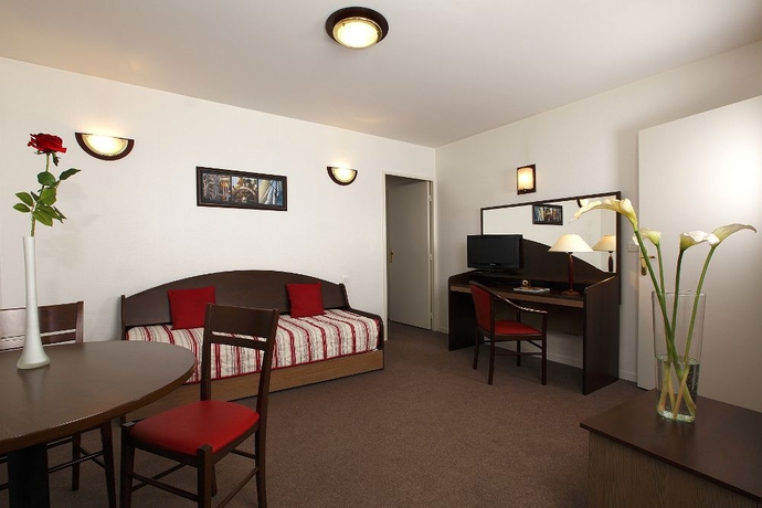 Imagen de los interiores del Hotel Appart'city Confort Paris Clichy Mairie. Foto 14