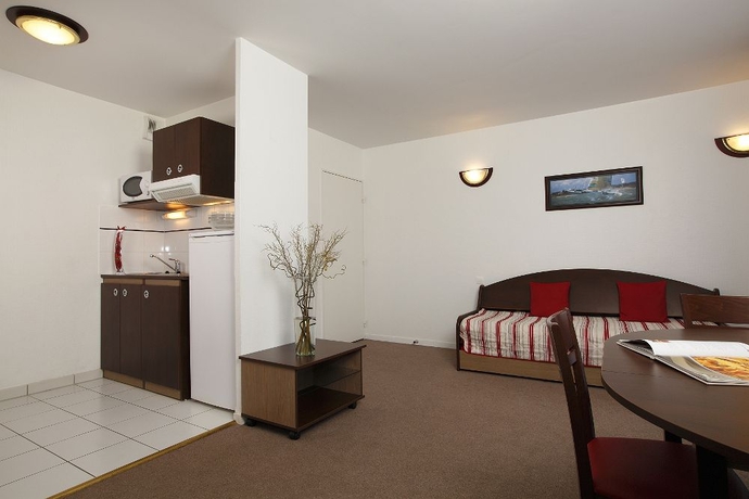 Imagen de los interiores del Hotel Appart'city Confort Paris Clichy Mairie. Foto 15