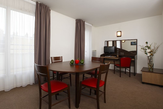 Imagen de los interiores del Hotel Appart'city Confort Paris Clichy Mairie. Foto 16